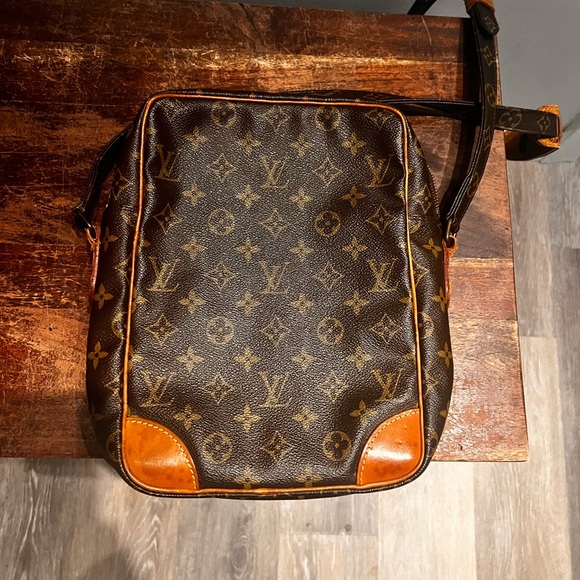 Louis Vuitton Brown Monogram Vintage Crossbody Bag - Picture 2 of 16